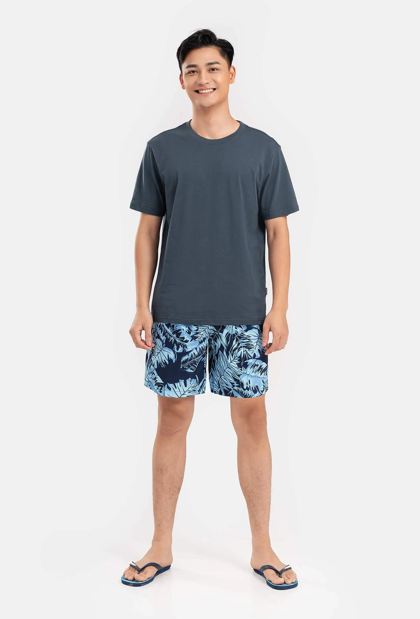 Quần shorts nam Classic Beach có túi khoá sau  1