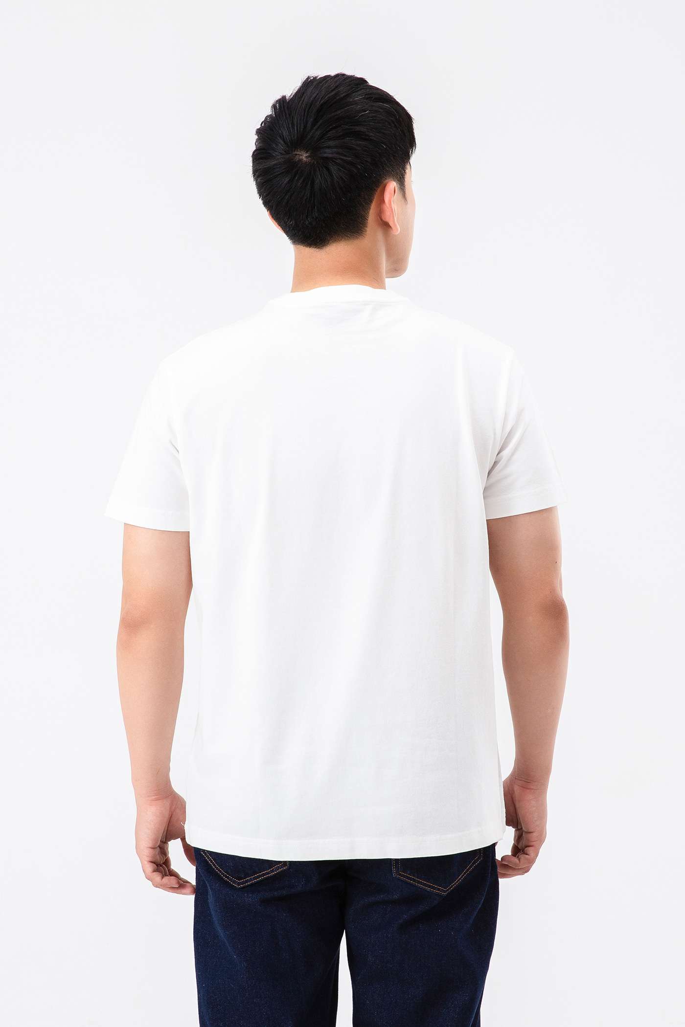 Áo thun Relaxed Fit in Bé gái cầm cờ more