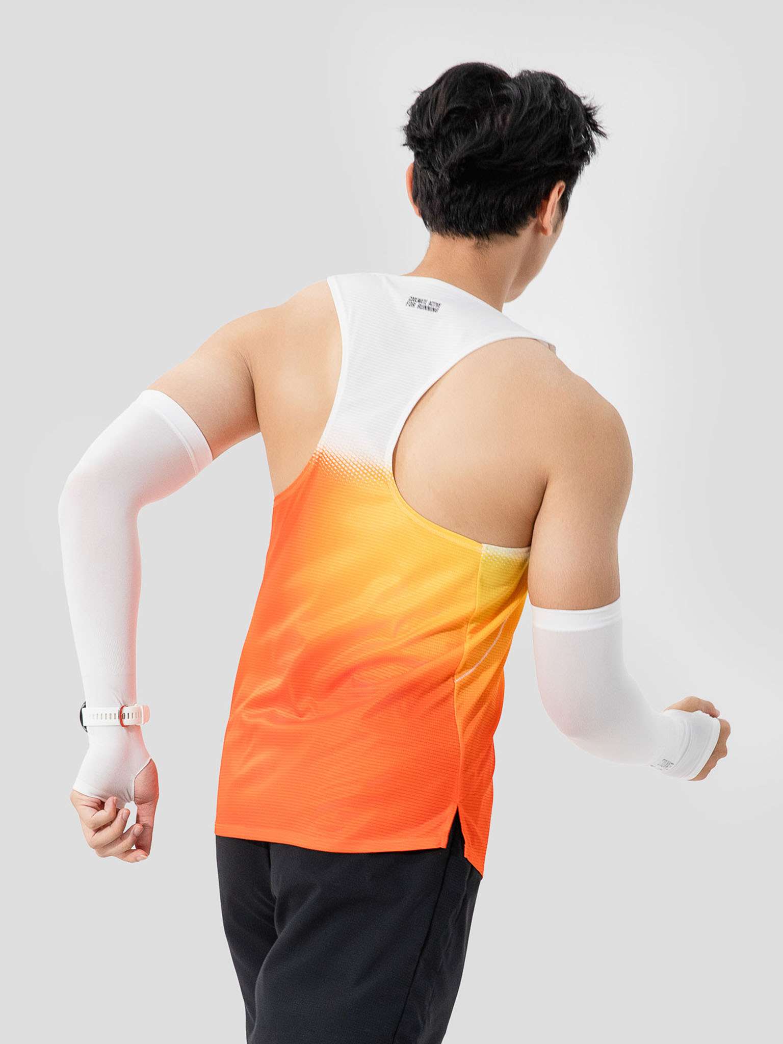 Tanktop chạy bộ nam Gradient more