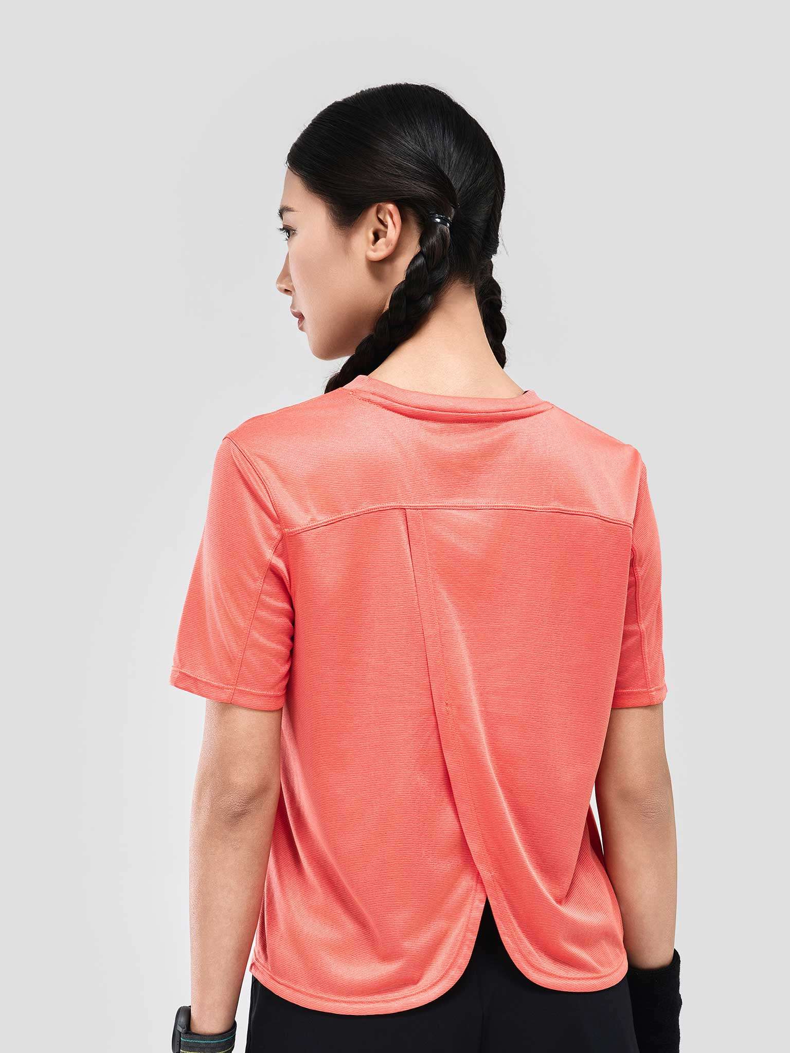 Áo thể thao nữ Lightweight Tee more